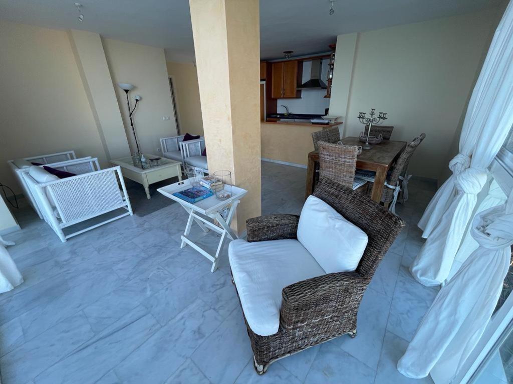 The Pearl With Private Access Appartement Benalmádena